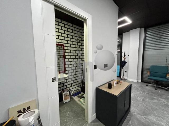 Local comercial en alquiler en Jaén, La Alameda photo 0