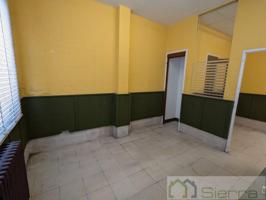 Local comercial en alquiler en Sarria photo 0