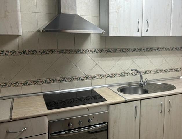 Apartamento en alquiler en La Línea de la Concepción, Perianez photo 0