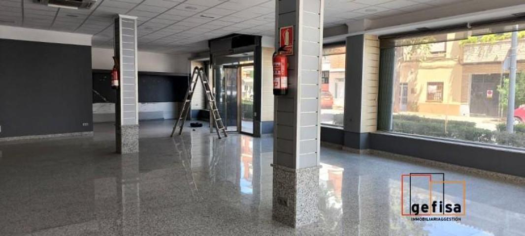 Local comercial en alquiler en Valdepeñas, Seis de Junio photo 0
