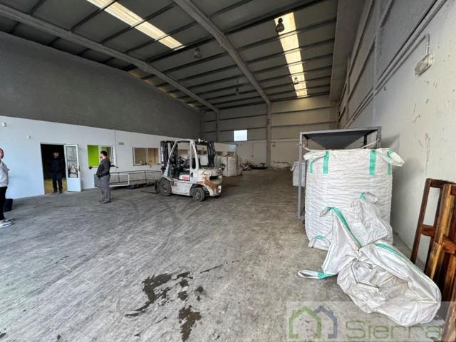 Nave industrial en alquiler en Sarria photo 0