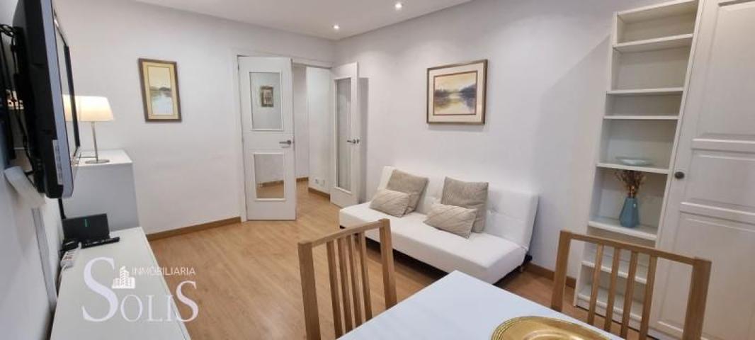 Apartamento en alquiler en Oviedo, Centro photo 0