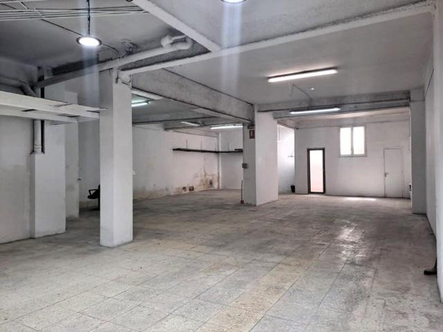 Local comercial en alquiler en Sant Boi de Llobregat, Vinyets - Moli Vell photo 0