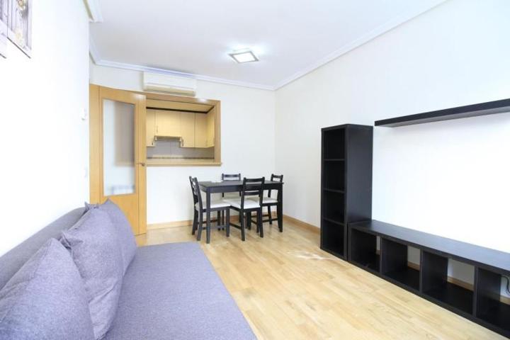 Apartamento en alquiler en Madrid, Tetuan - Valdeacederas photo 0