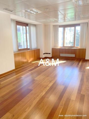Oficina en alquiler en Vitoria-Gasteiz, Centro photo 0