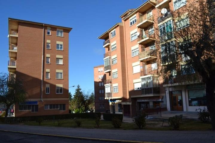 Piso en alquiler en Segovia, El Carmen photo 0