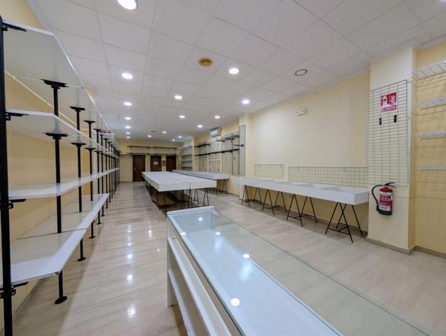 Local comercial en alquiler en Loja, Avda. Los Angeles photo 0