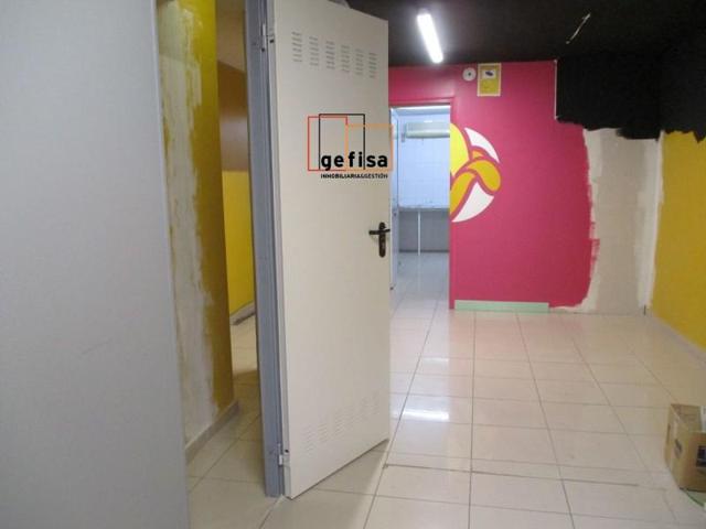 Local comercial en alquiler en Valdepeñas, 1ro De Julio photo 0