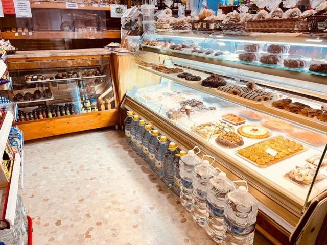 Local comercial en alquiler en Málaga, El Molinillo photo 0