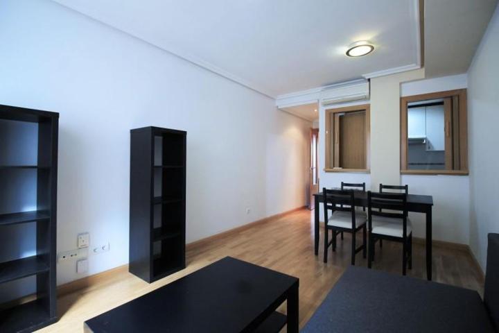 Apartamento en alquiler en Madrid, Tetuan - Valdeacederas photo 0