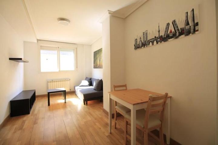 Apartamento en alquiler en Madrid, Tetuan - Valdeacederas photo 0