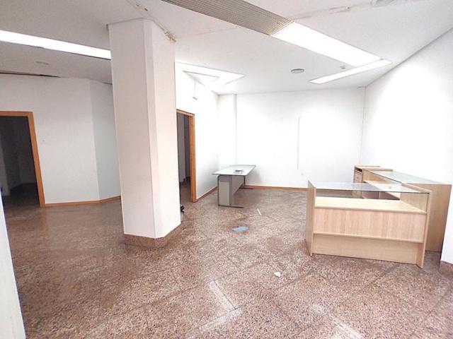 Local comercial en alquiler en Vitoria-Gasteiz, San Cristobal photo 0