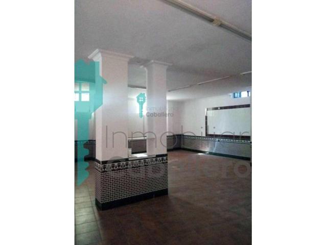 Local comercial en alquiler en Utrera photo 0