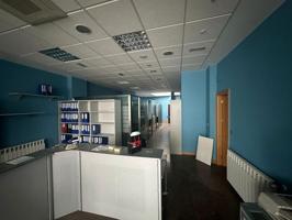 Local comercial en alquiler en Vitoria-Gasteiz, Judizmendi photo 0