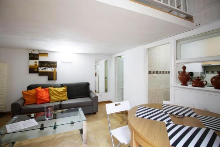 Duplex en alquiler en Madrid, Centro - Sol photo 0