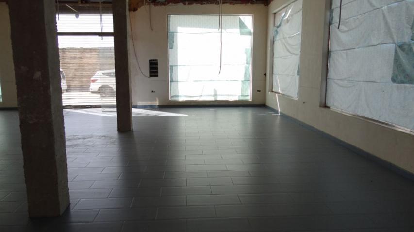 Local comercial en alquiler en Écija, Ceramica photo 0