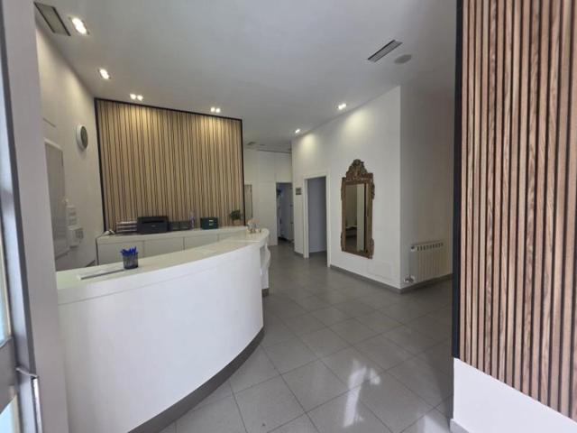 Local comercial en alquiler en Vitoria-Gasteiz, Zabalgana photo 0