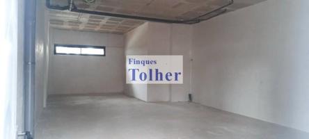 Local comercial en alquiler en Badalona, Canyado - Manresa photo 0