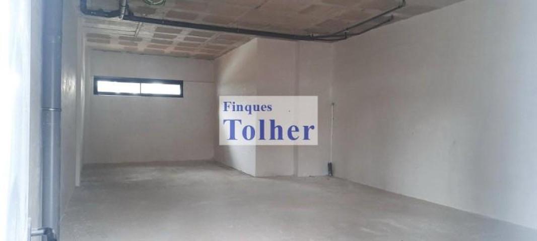 Local comercial en alquiler en Badalona, Canyado - Manresa photo 0