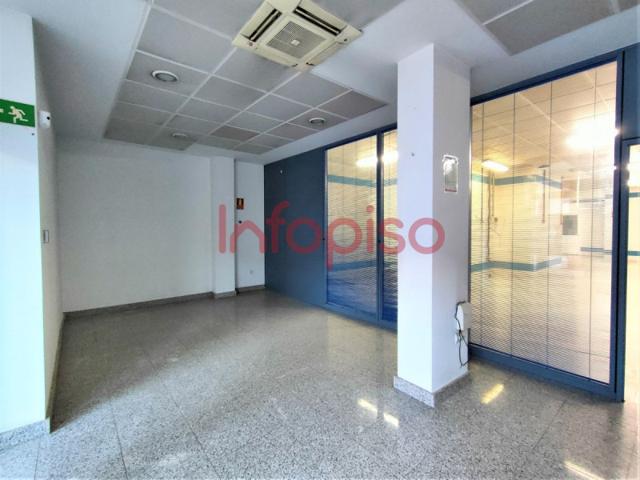 Local comercial en alquiler en Valdepeñas, 1ro De Julio photo 0