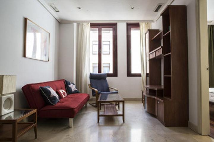 Piso en alquiler en Madrid, Centro - Sol photo 0