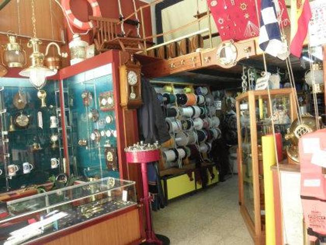 Local comercial en alquiler en Ferrol, Puerto photo 0