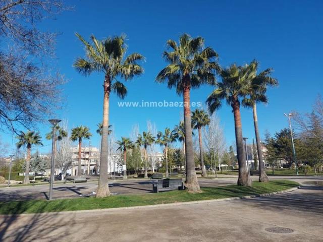 Local comercial en alquiler en Úbeda, Ubeda photo 0