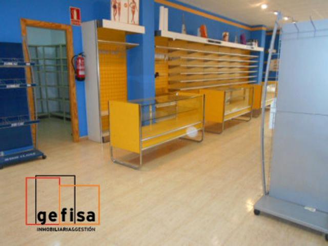 Local comercial en alquiler en Valdepeñas, Buena photo 0