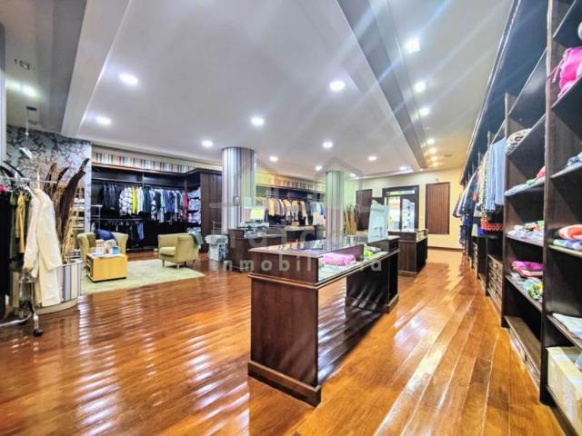 Local comercial en alquiler en Vigo, Fragoso photo 0