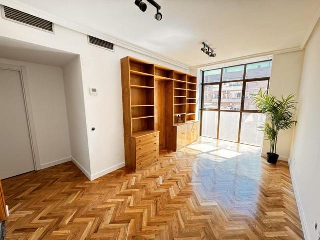 Piso en alquiler en Madrid, Chamberi - Arapiles photo 0