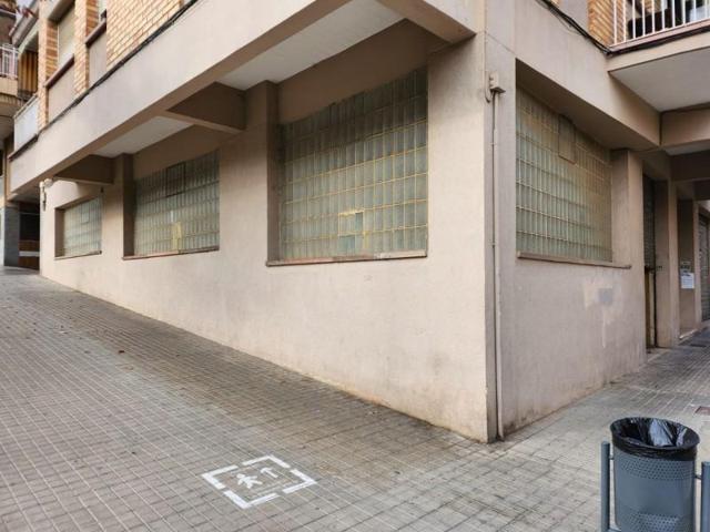 Local comercial en alquiler en Sant Boi de Llobregat, Marianao photo 0