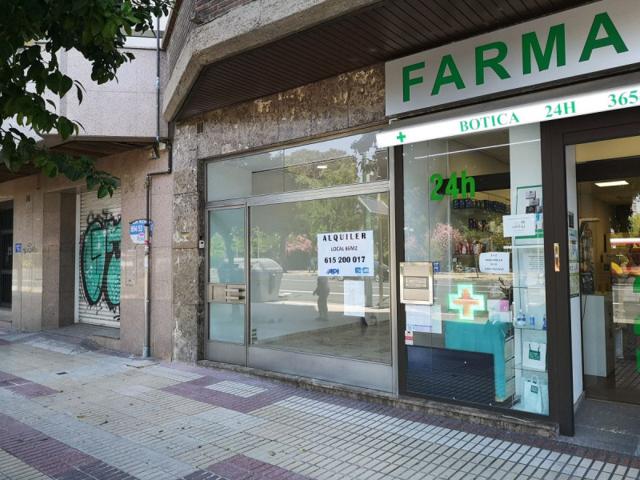Local comercial en alquiler en Sevilla, Nervion - San Bernardo photo 0