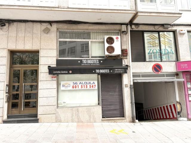 Local comercial en alquiler en Santiago de Compostela, O Ensanche photo 0