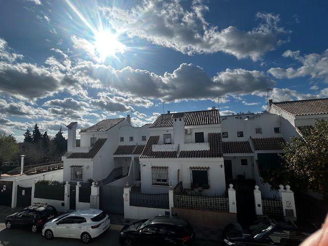 Adosada en alquiler en Tomares, Tomares photo 0
