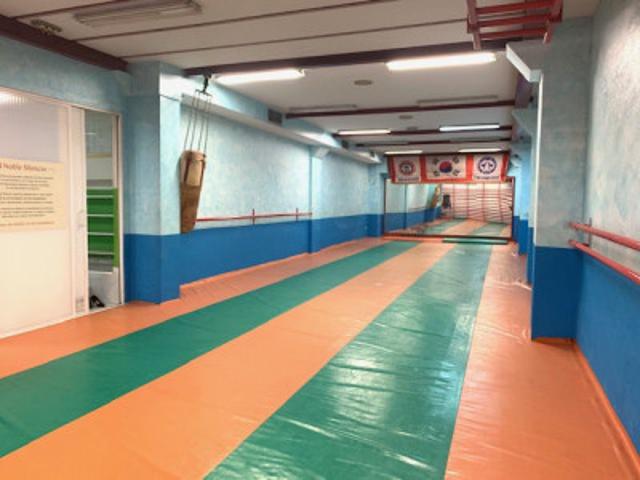 Local comercial en alquiler en Gijón, Arena photo 0