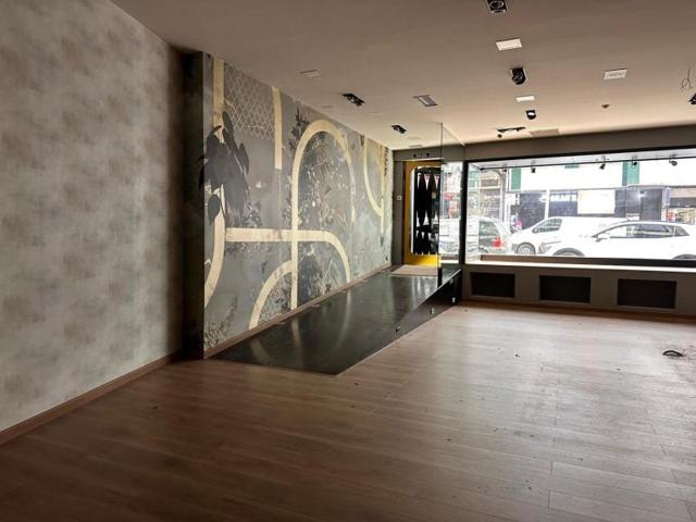 Local comercial en alquiler en Santiago de Compostela, O Ensanche photo 0