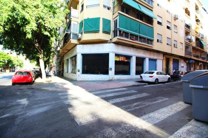 Local comercial en alquiler en Alicante, Benalua photo 0