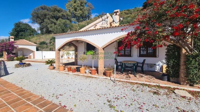 Casa con terreno en alquiler en Cómpeta, Competa photo 0