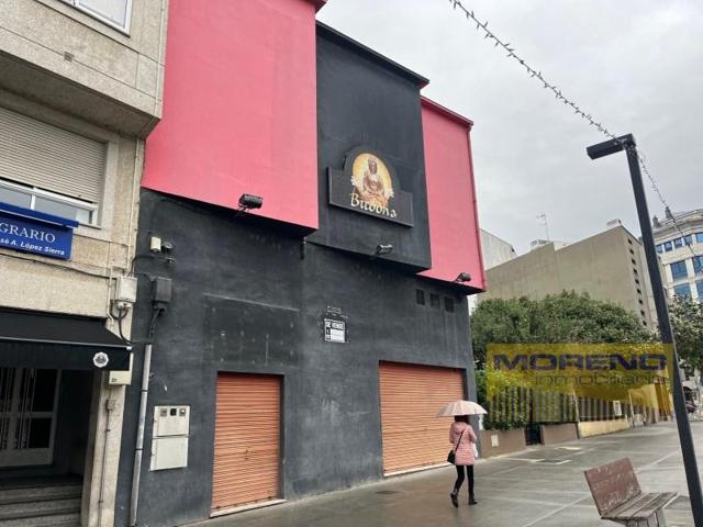 Edificio en alquiler en Sarria photo 0