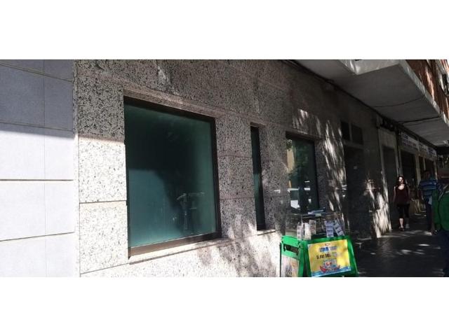 Local comercial en alquiler en Badajoz, San Fernando photo 0