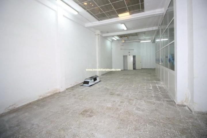 Local comercial en alquiler en Málaga, Salitre-Cuarteles photo 0