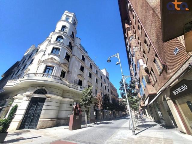 Local comercial en alquiler en Valladolid, Centro photo 0