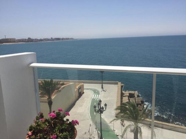 Piso en alquiler en Cádiz, Cadiz photo 0