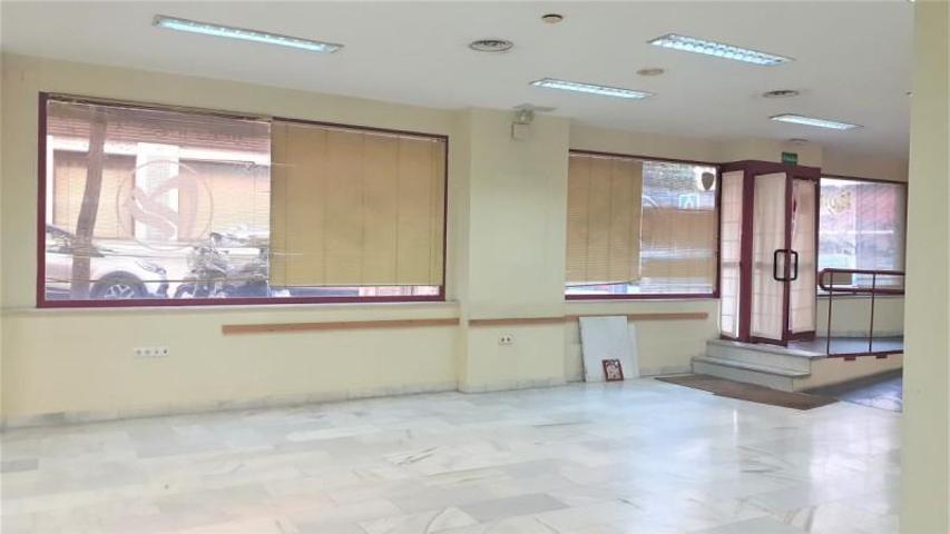 Local comercial en alquiler en Sevilla, Macarena - Ronda Capuchinos photo 0