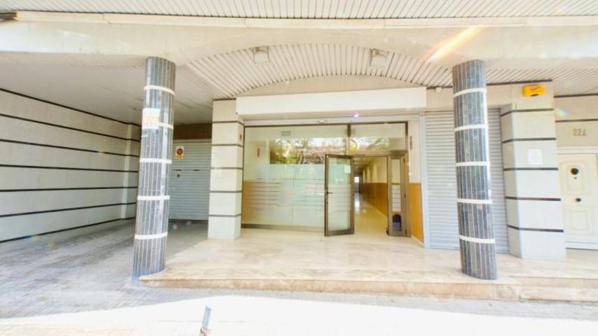 Local comercial en alquiler en Terrassa, SANT PERE photo 0