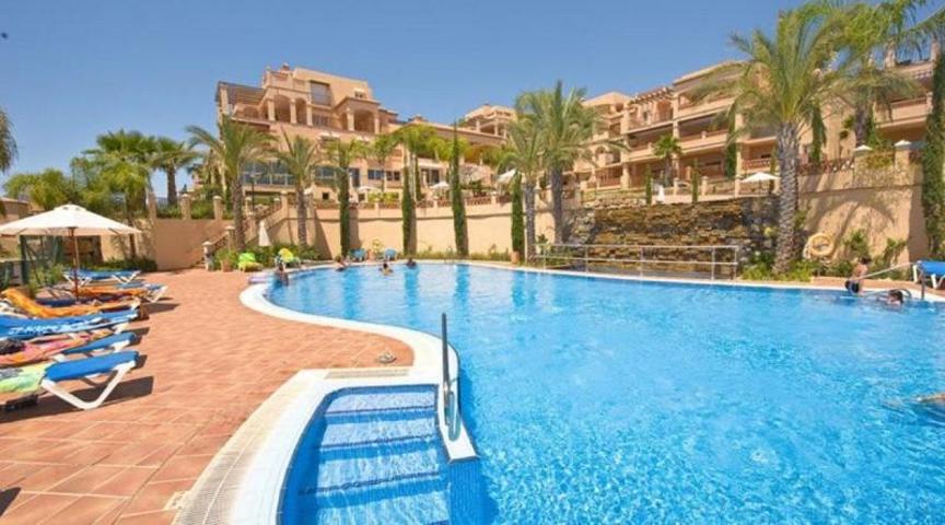 Apartamento en alquiler en Estepona, Atalaya photo 0