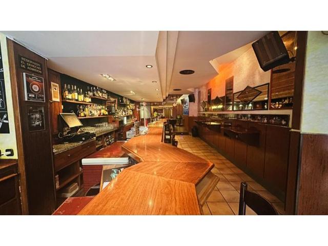 Local comercial en alquiler en Castelldefels photo 0