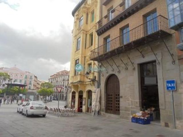 Local comercial en alquiler en Segovia, Calle Real photo 0