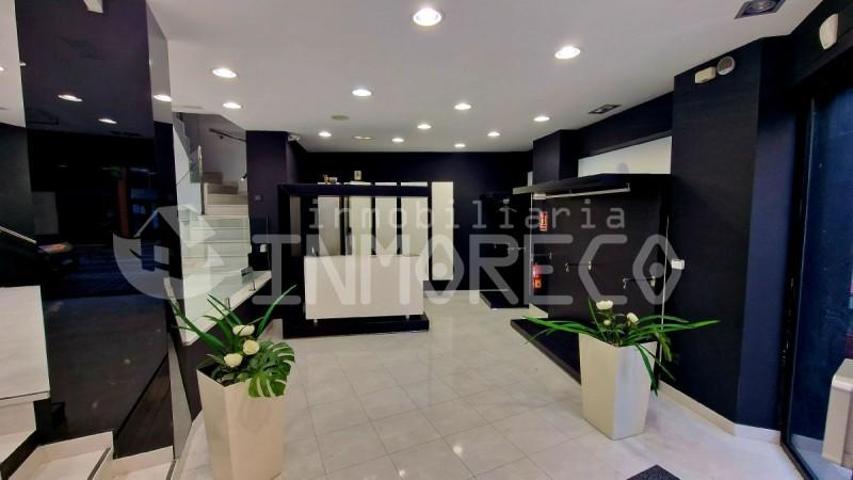 Local comercial en alquiler en Torrelavega, Inmobiliaria photo 0