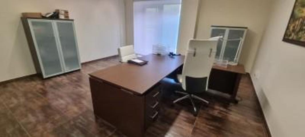 Local comercial en alquiler en Oviedo, Montecerrao photo 0